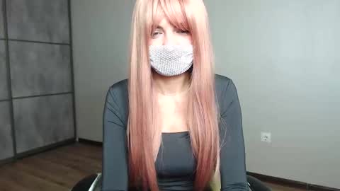 Snapshot of ellisnikki chatting on 12.13.25 EllisNikki online show from 12.13.25