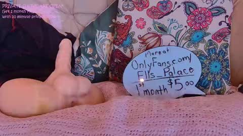 Snapshot of ells_palace chatting on 03.05.25 Ella Bella Bo Bella online show from 03.05.25