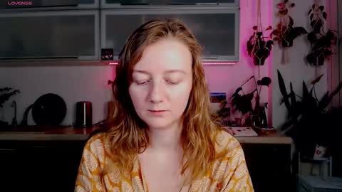 Snapshot of elly_helly chatting on 12.14.25 elly_helly online show from 12.14.25