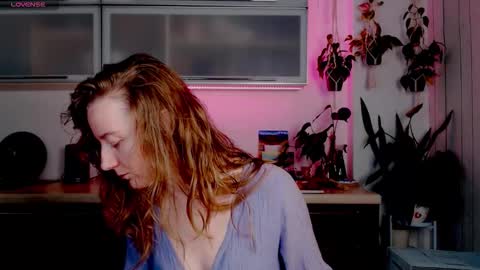 Snapshot of elly_helly chatting on 12.16.25 elly_helly online show from 12.16.25