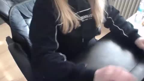 Elly online show from 10.03.25