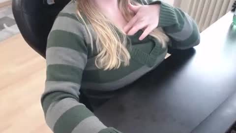 Elly online show from 10.21.25