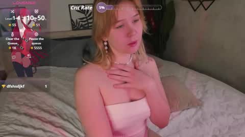 Snapshot of ellya_castro chatting on 10.04.25 ellya_castro online show from 10.04.25