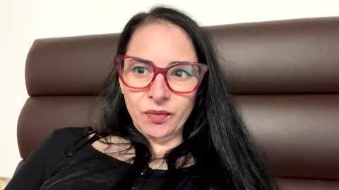 ellyadavis online show from 11.22.25