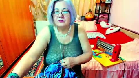 Snapshot of ellyhot53 chatting on 12.24.24 ellyhot53 online show from 12.24.24