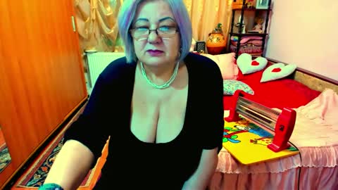 Snapshot of ellyhot53 chatting on 01.02.25 ellyhot53 online show from 01.02.25