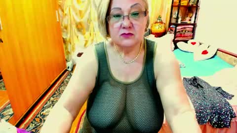 Snapshot of ellyhot53 chatting on 06.18.26 ellyhot53 online show from 06.18.26