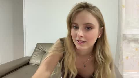 Snapshot of ellykeyofficial chatting on 05.28.26 ellykeyofficial online show from 05.28.26