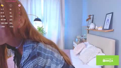 Snapshot of ellyl chatting on 09.26.25 ellyl online show from 09.26.25