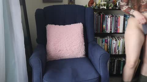 Elly Naomi online show from 01.10.25