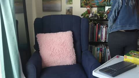 Elly Naomi online show from 01.17.25