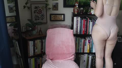 Elly Naomi online show from 01.10.26