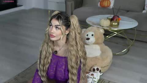 Snapshot of ellyxxxelly chatting on 10.16.25 Elly online show from 10.16.25