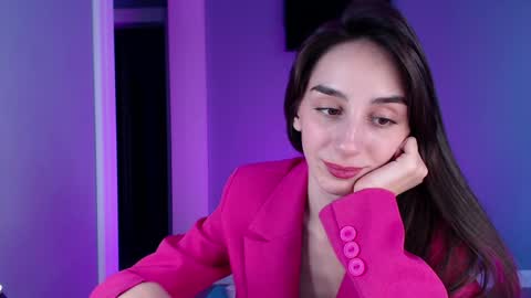 Im online Fri Sun Mon Tue Thu Fri Sat3 from 1000 online show from 12.16.24