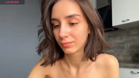 Im online Fri Sun Mon Tue Thu Fri Sat3 from 1000 online show from 03.06.25