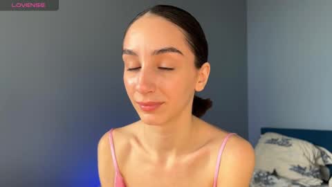 Im online Fri Sun Mon Tue Thu Fri Sat3 from 1000 online show from 03.07.25