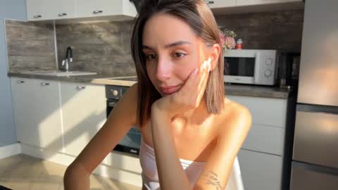 Im online Fri Sun Mon Tue Thu Fri Sat3 from 1000 online show from 03.12.25