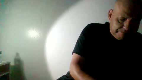 elmario24 online show from 10.28.25