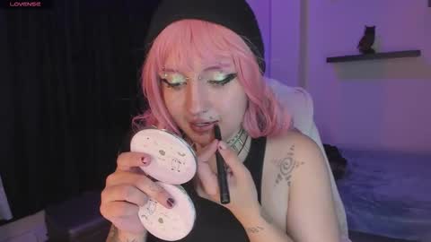 Snapshot of eloisee_ chatting on 10.25.25 Eloise . online show from 10.25.25