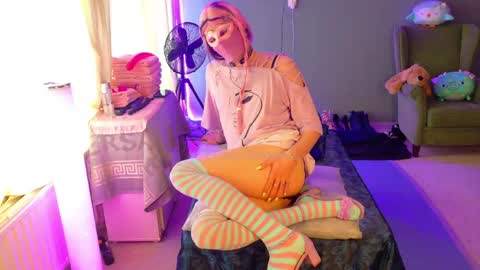 Snapshot of elowenstarshade chatting on 05.10.26 ElowenStarshade online show from 05.10.26