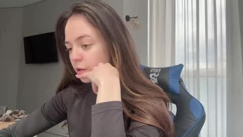 Snapshot of elowynx chatting on 04.11.26 Milana online show from 04.11.26