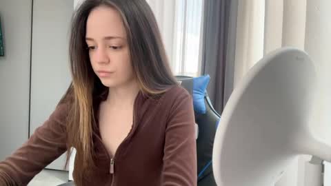Snapshot of elowynx chatting on 04.19.26 Milana online show from 04.19.26