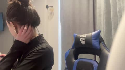 Snapshot of elowynx chatting on 04.20.26 Milana online show from 04.20.26