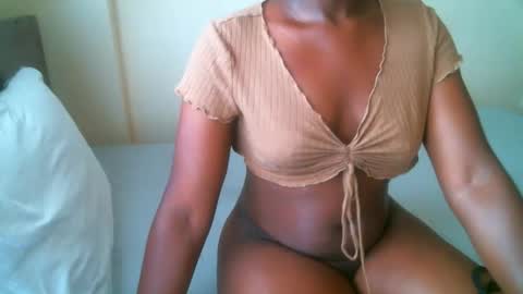 Snapshot of elphaba01 chatting on 12.18.25 Elphaba online show from 12.18.25