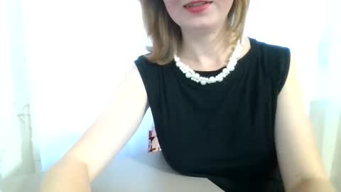 ElsaMartinez22 online show from 10.10.25