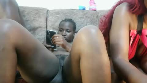 Snapshot of elsie02 chatting on 11.13.25 elsie02 online show from 11.13.25