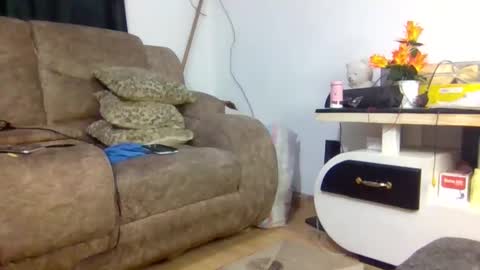 Snapshot of elsie02 chatting on 12.01.25 elsie02 online show from 12.01.25