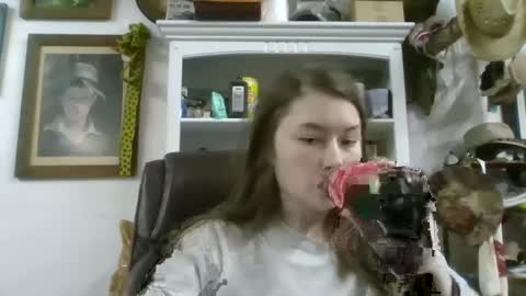 Elsie Rain online show from 09.16.25