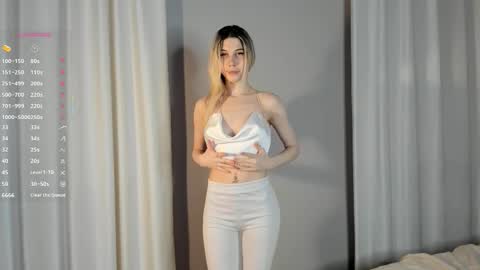 Snapshot of elswythbareford chatting on 10.25.25 Elizabeth online show from 10.25.25