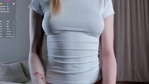 Snapshot of elswythbareford chatting on 11.20.25 Elizabeth online show from 11.20.25