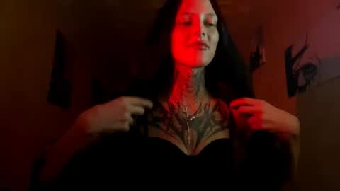 Snapshot of elswythfrake chatting on 09.20.25 Evelyn online show from 09.20.25