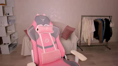 Snapshot of elunaseduces chatting on 11.02.25 Luna online show from 11.02.25