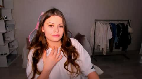 Snapshot of elunaseduces chatting on 11.04.25 Luna online show from 11.04.25