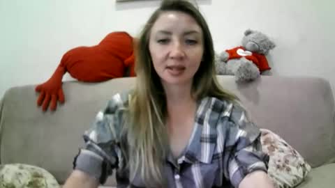 ElvaArno online show from 09.19.25