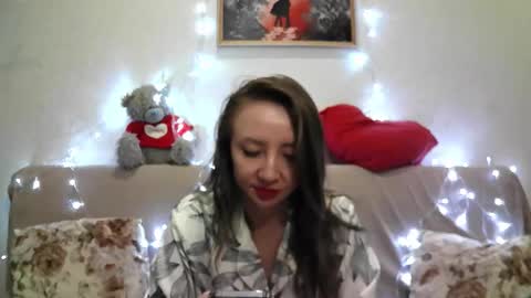 Snapshot of elvinasweet chatting on 12.16.25 ElvinaSweet online show from 12.16.25