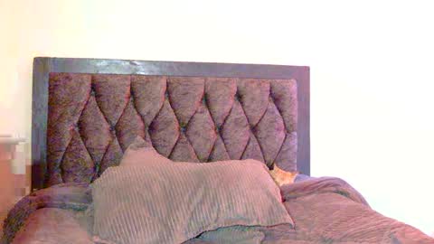 Snapshot of elysey chatting on 09.20.25 Elysey online show from 09.20.25