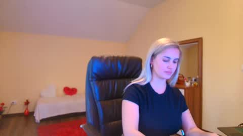 elysia3333 online show from 10.28.25