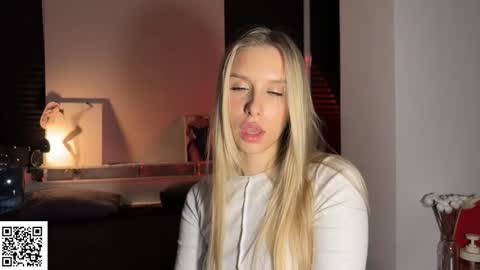 Elysia online show from 12.14.25