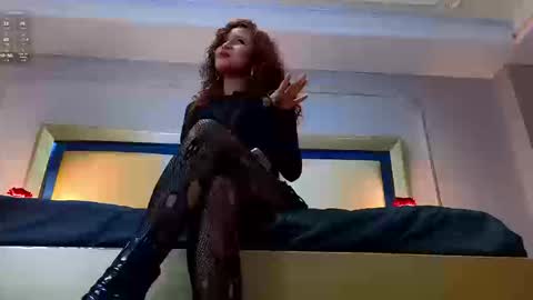 Snapshot of elywren chatting on 03.25.26 elywren online show from 03.25.26