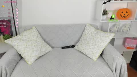 Snapshot of elzaglower chatting on 11.02.25 Elza online show from 11.02.25