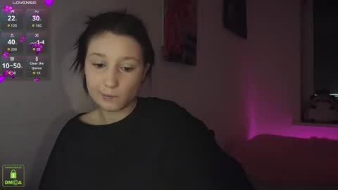 Snapshot of em1l1a chatting on 10.11.25 Em1l1a online show from 10.11.25