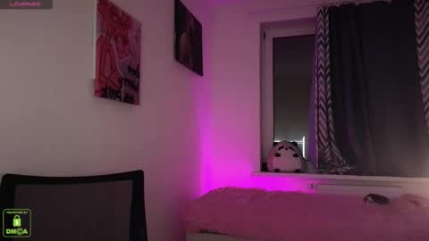 Snapshot of em1l1a chatting on 10.16.25 Em1l1a online show from 10.16.25