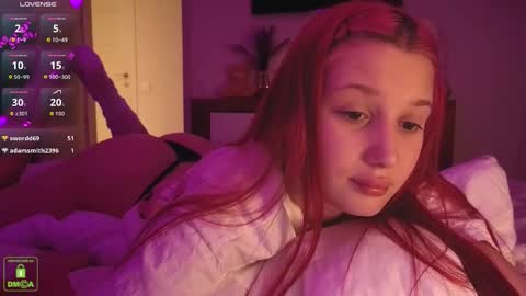 Snapshot of em1l1a chatting on 11.29.25 Em1l1a online show from 11.29.25