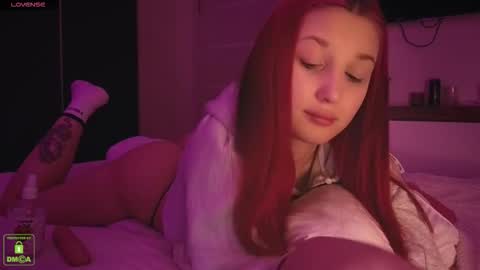 Snapshot of em1l1a chatting on 12.05.25 Em1l1a online show from 12.05.25