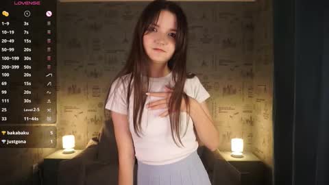 Snapshot of em1ly_e chatting on 11.05.25 Emily online show from 11.05.25