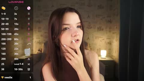 Snapshot of em1ly_e chatting on 11.09.25 Emily online show from 11.09.25